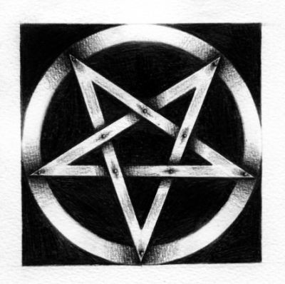 kovový pentagram